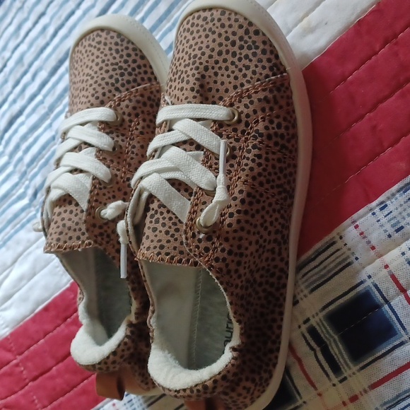 Maurices Lightweight Animal Print Sneaker ~ Size 7 Medium - Picture 6 of 7